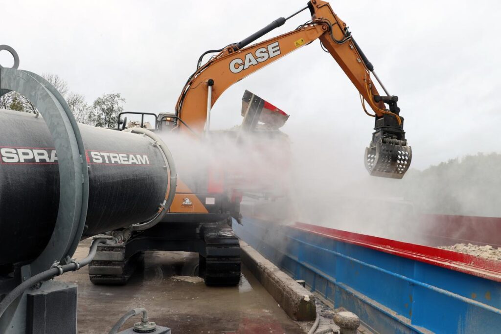 Spraystream S7.5 dust suppression cannon.