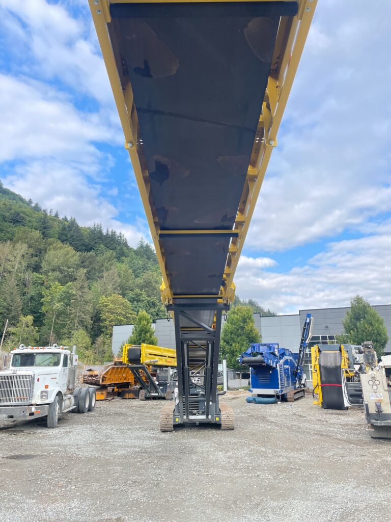 Keestrack stacking conveyor.