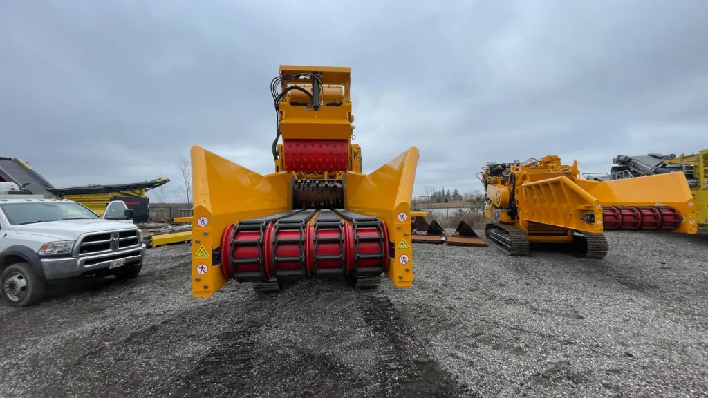 CBI 5800 mobile horizontal grinder.