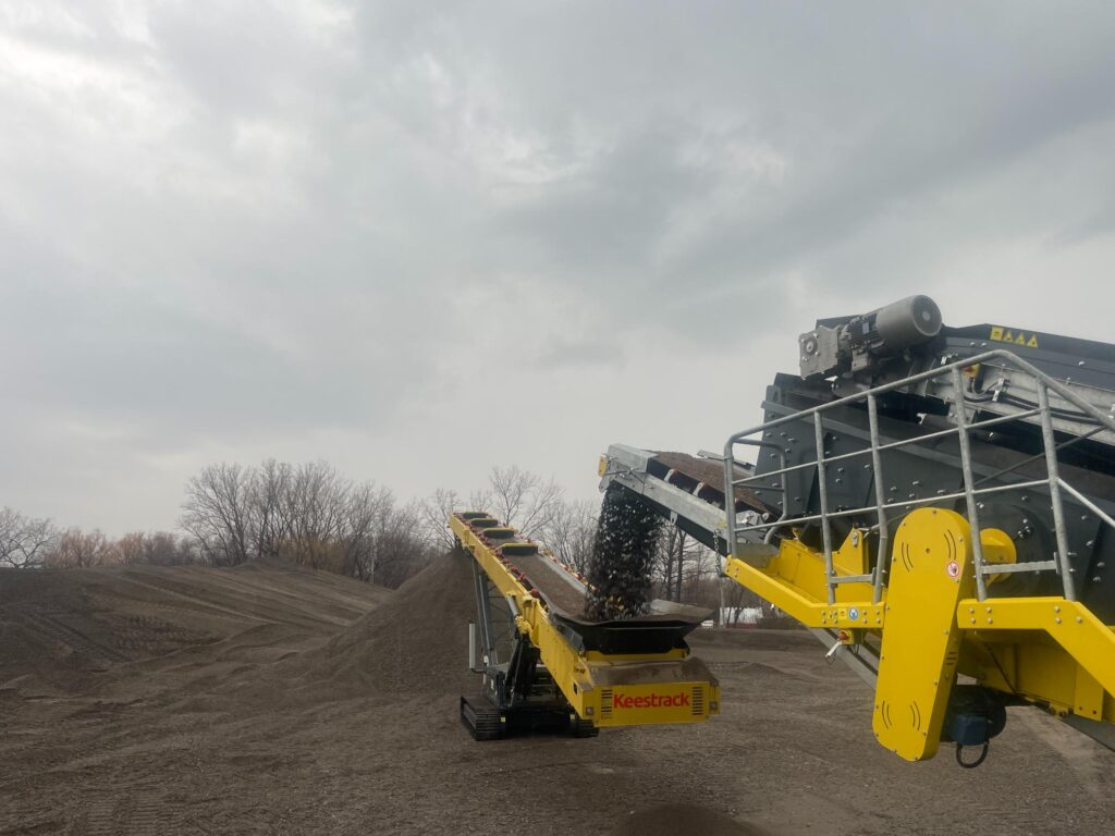 Keestrack S5 stacking conveyor.