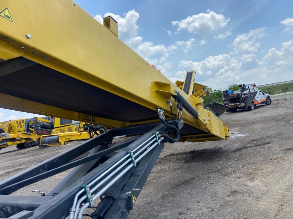 Keestrack S5 stacking conveyor.